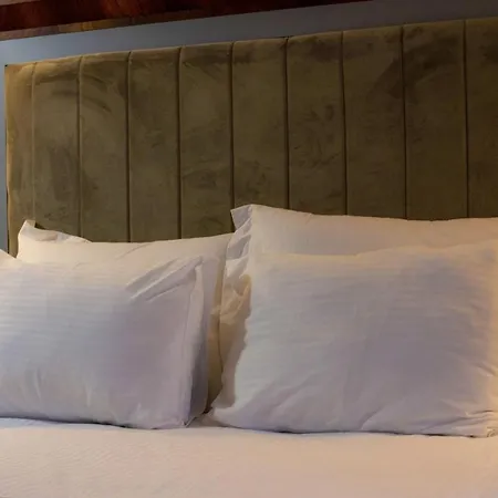 Hotel The Life &