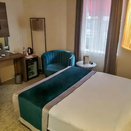 Hotel The Life & 3*