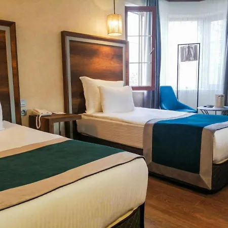 The Life & Hotel 3*