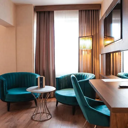 The Life & Hotel