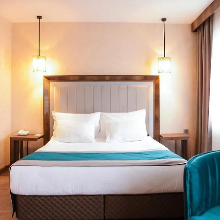 Hotel The Life & 3*