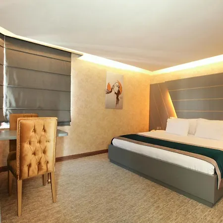 The Life & Hotel 3*